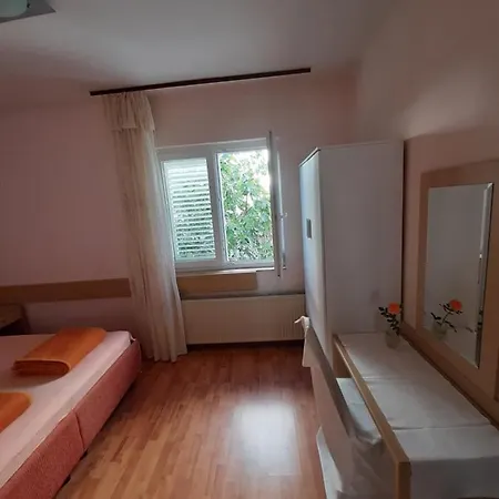 Spanjol Anka Apartment Rab Town